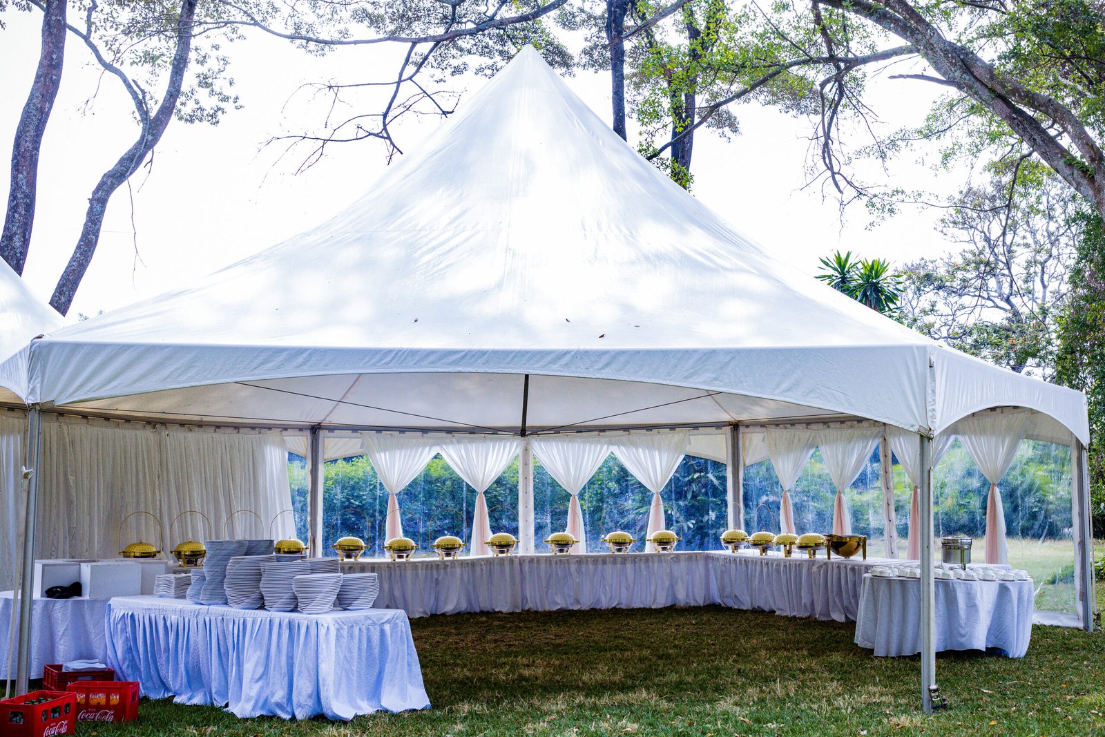 Mariage en extérieur : le guide complet pour une réception parfaite sous chapiteau