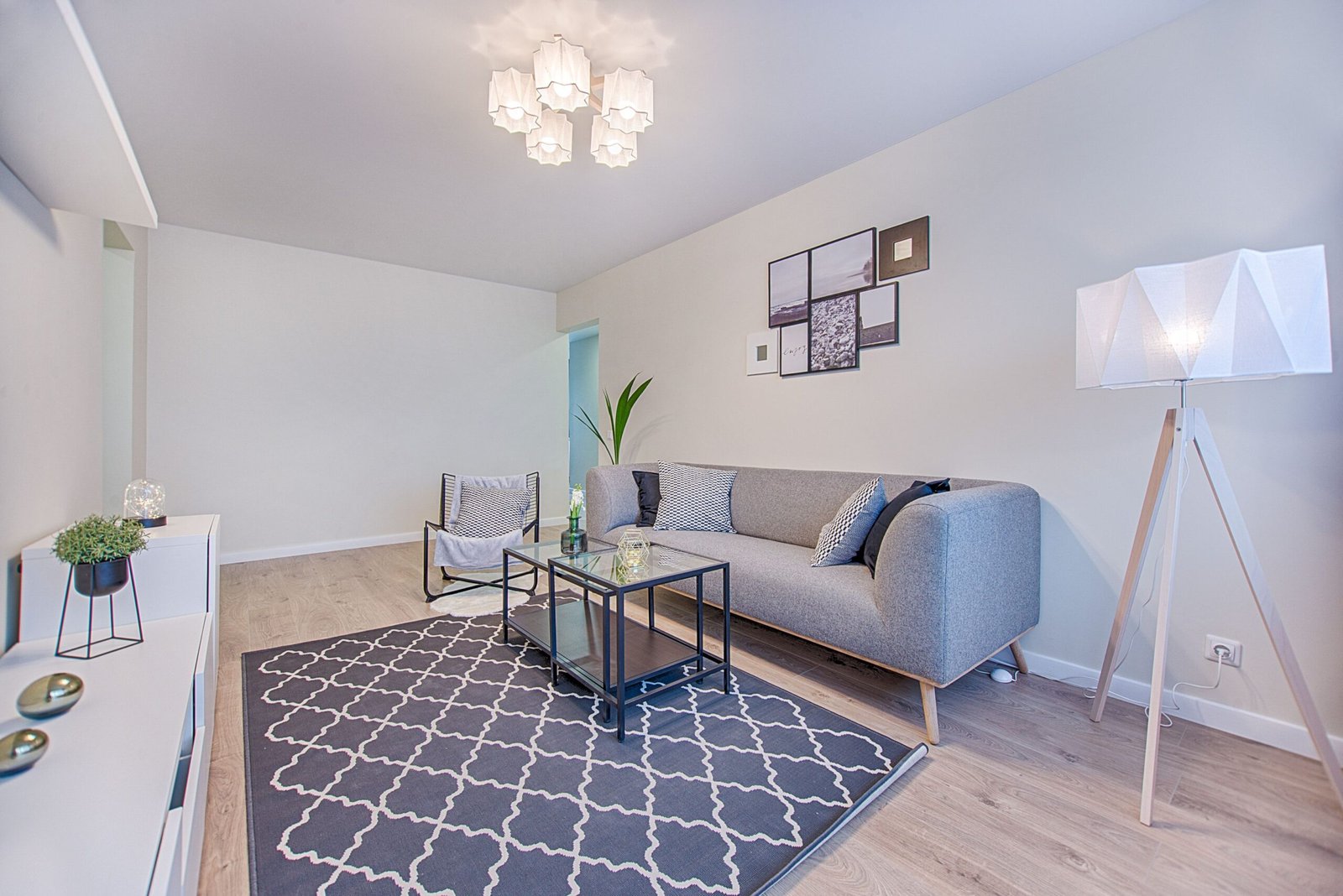 Comment réveiller un canapé neutre avec des textiles inspirés du Pérou ?