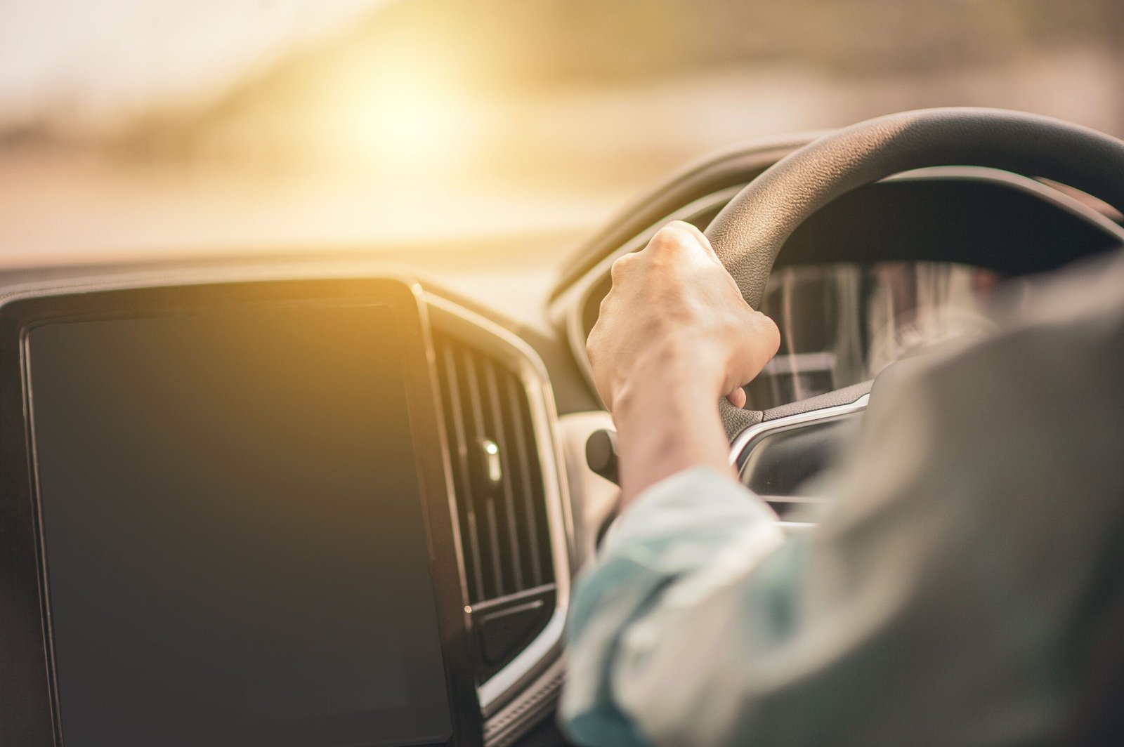 Comment optimiser ses déplacements sur la Côte d’Azur : le guide de réservation d’un Chauffeur privé Nice
